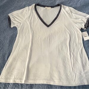 NWT Treasure & Bond White V-Neck Tee with Faded Navy Contrast Trim